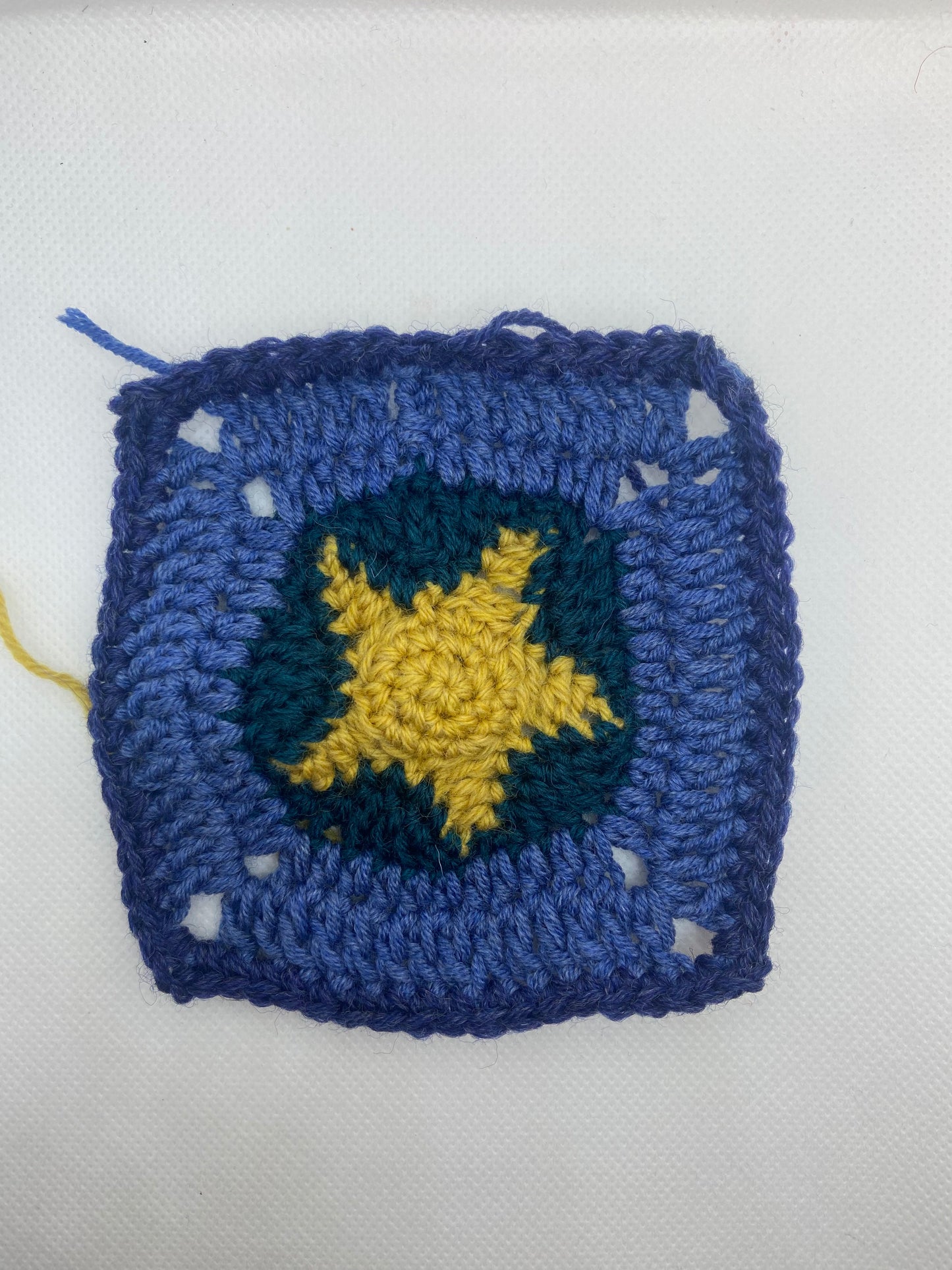 Van Gogh's Starry Night Granny Square - Crochet Pattern